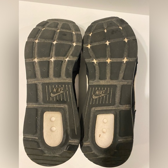 Nike Shoes Runners Womans 11 Black Suede Venture Runner Sneaker Foam White ✔️ - Picture 5 of 6